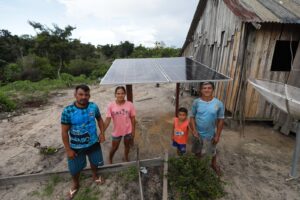 Imagem da notícia - Governo do Amazonas instala placas solares em comunidade ribeirinha de Parintins