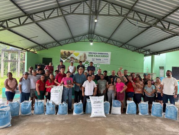 Semig entrega calcário em três ramais de Rio Preto da Eva