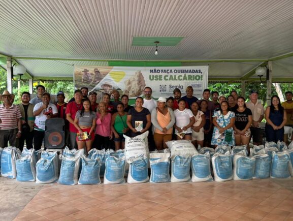 Semig realiza entregas de calcário e revitaliza espaço comunitário em ações voltadas ao f…